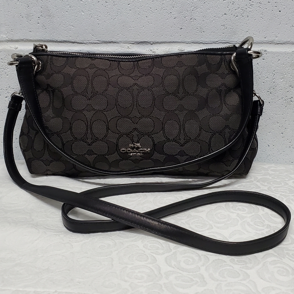 🔴SOLD Coach Signature Crossbody